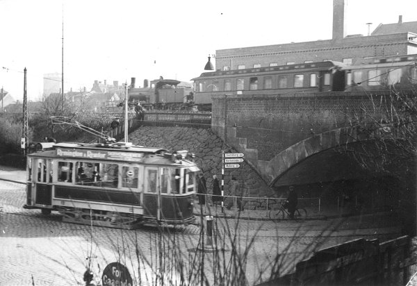 OS nr. 12 fra 1913 krer p Skibhuslinien p vej til endestationen ved Frelsens Krog